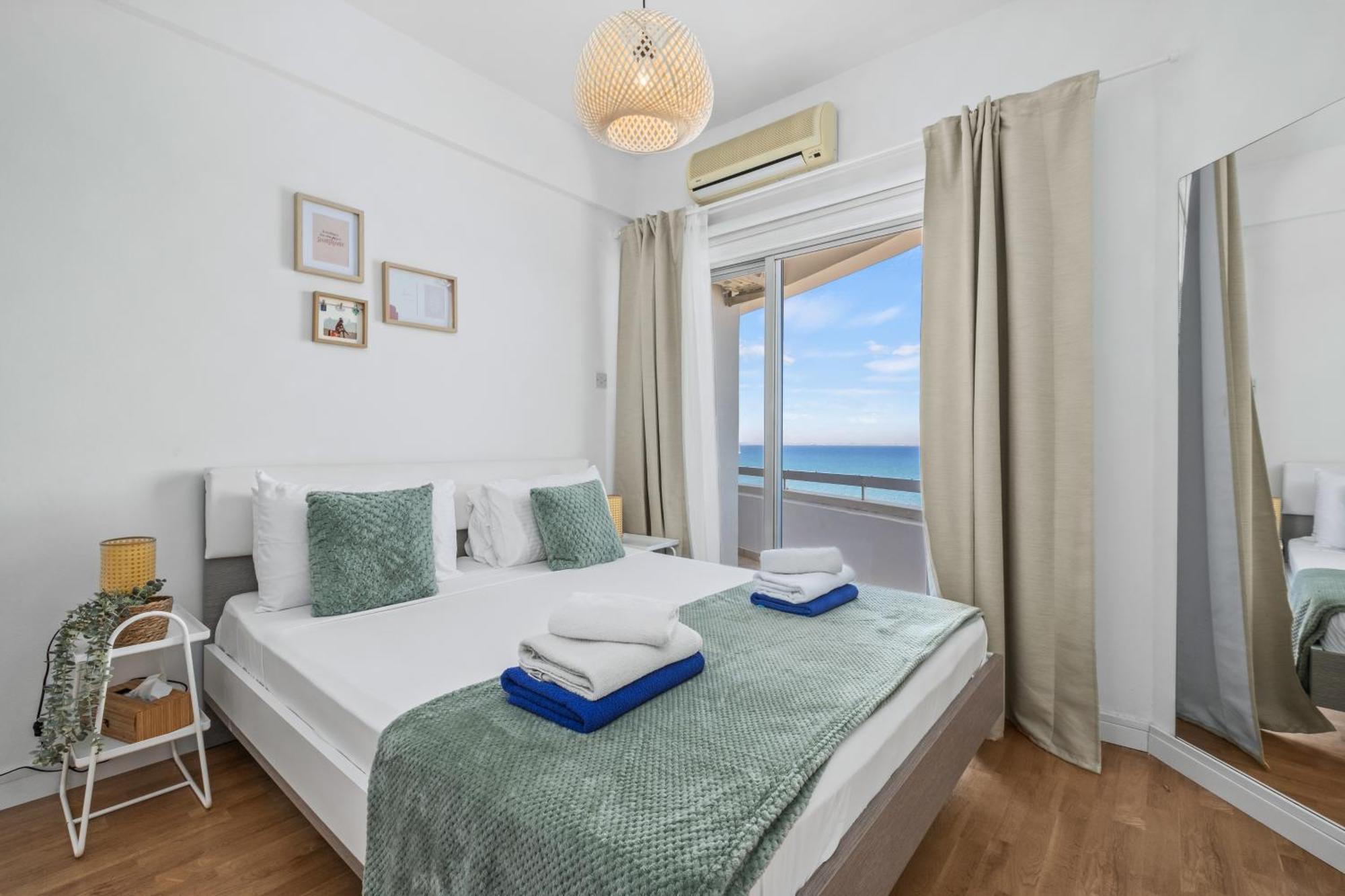 Lazuli Sea View Beachfront- Ap 61 Lárnaca Exterior foto