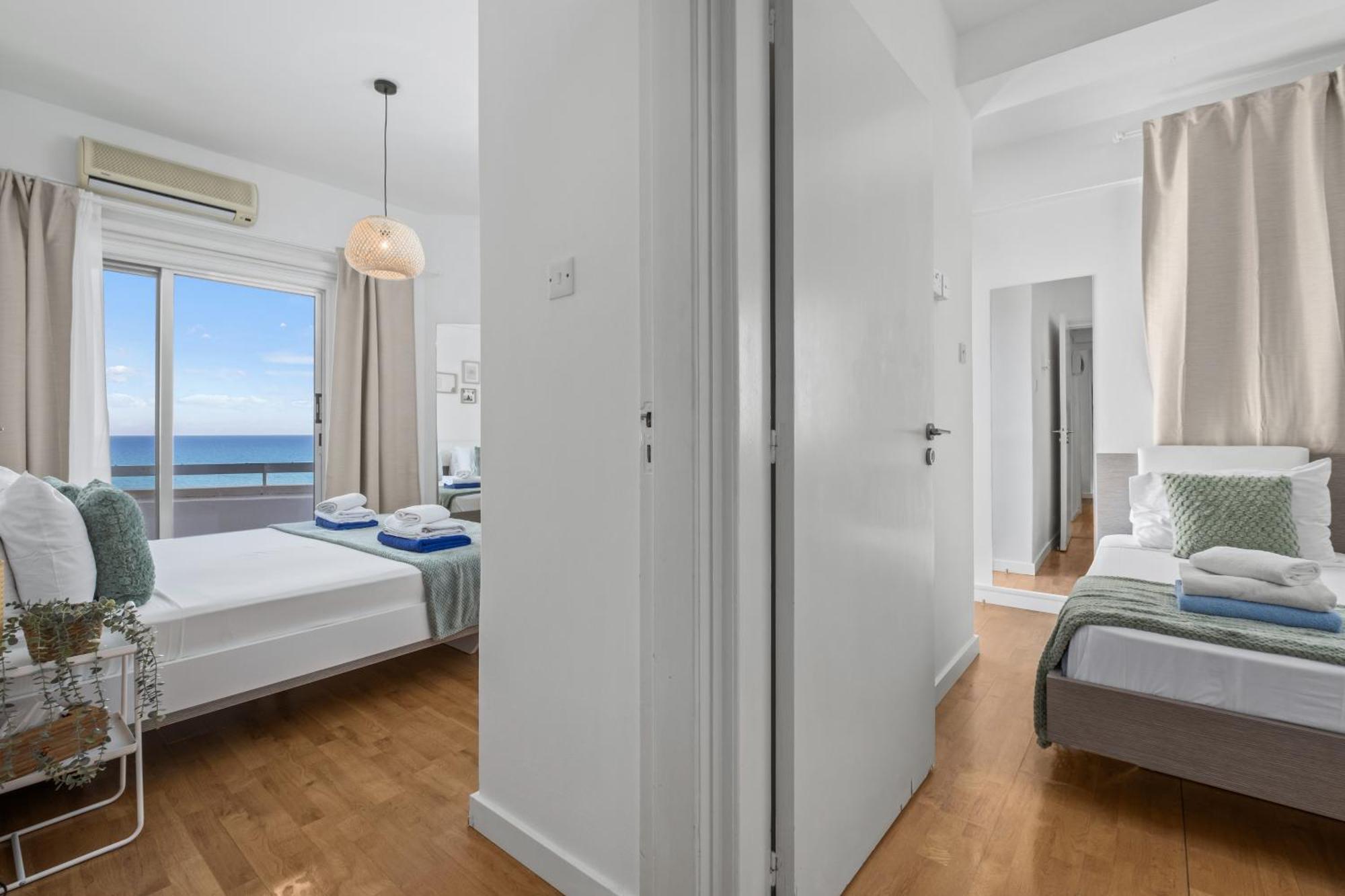 Lazuli Sea View Beachfront- Ap 61 Lárnaca Exterior foto